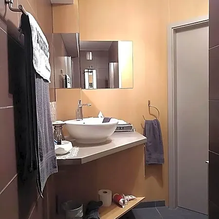 Business 公寓式酒店 3*